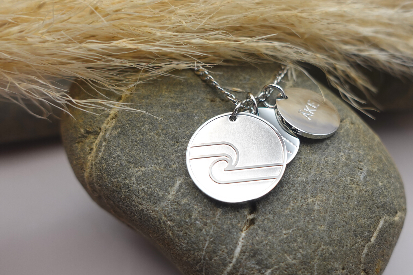 TINO, AROHA, ĀKE NECKLACE