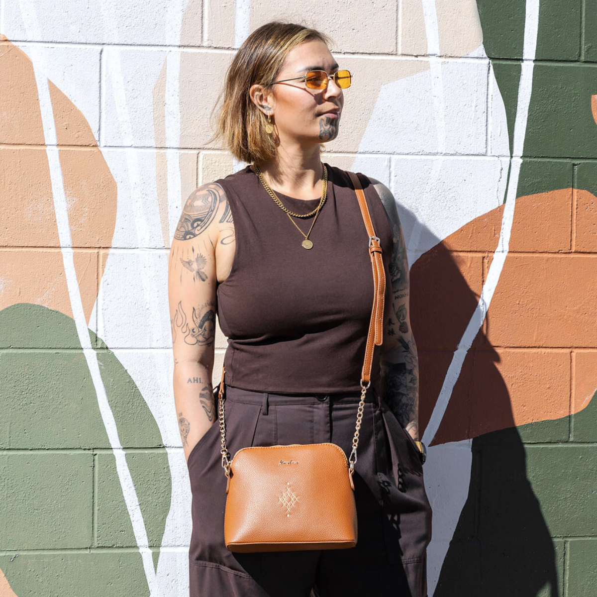 PUĀWAI CROSSBODY PĒKE