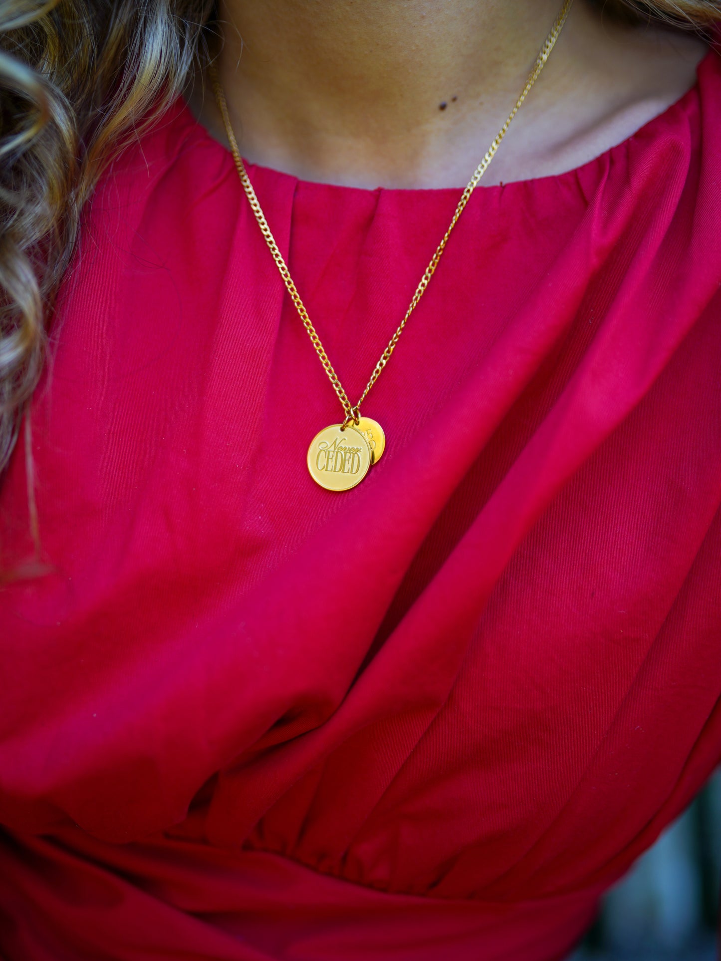 NEVER CEDED SOVEREIGN NECKLACE