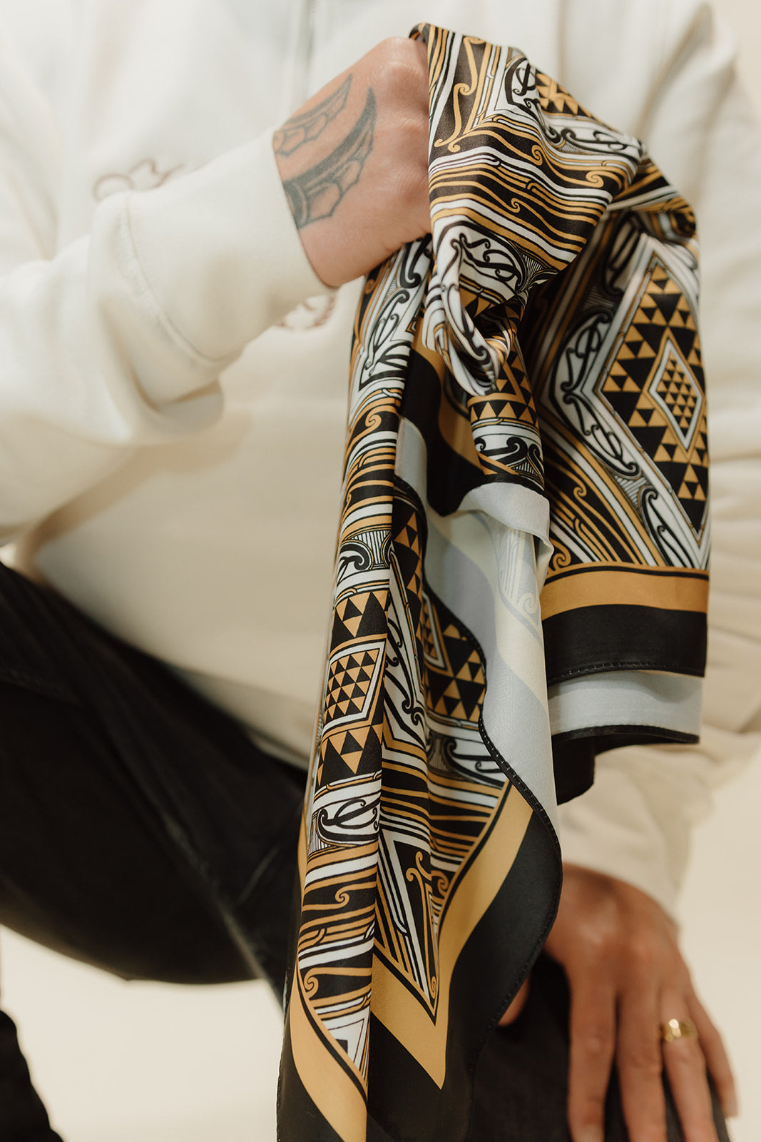 HAWAIKI SCARF