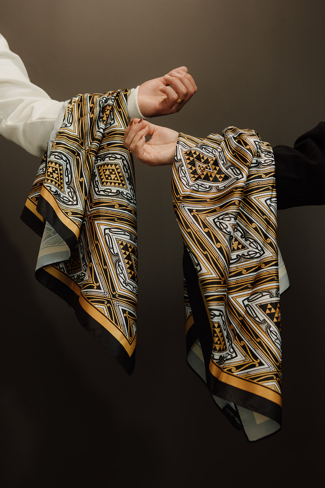 HAWAIKI SCARF