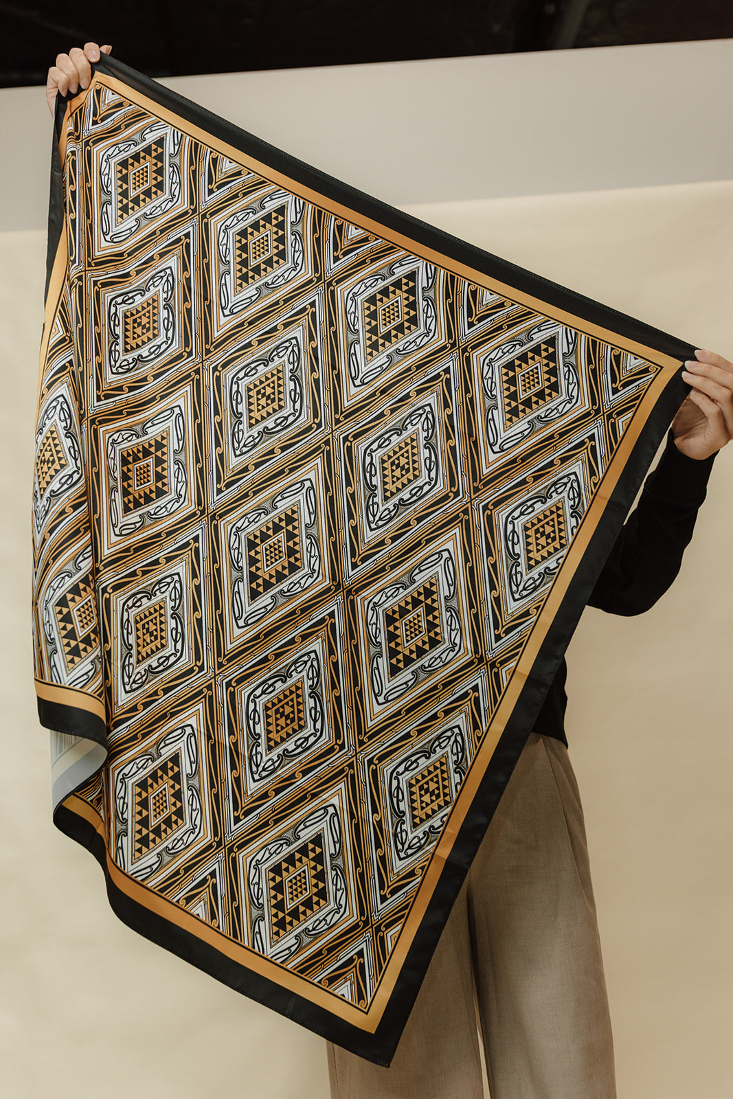 HAWAIKI SCARF